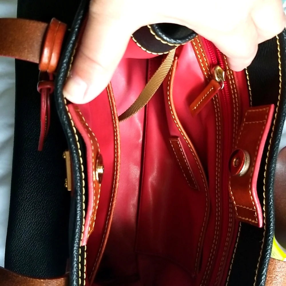 Dooney and Bourke medium size bag - Picture 5 of 7